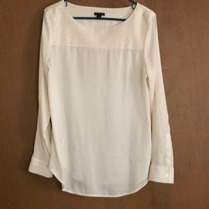 ⭐️Ann Taylor Ivory Blouse w/Interest 💝